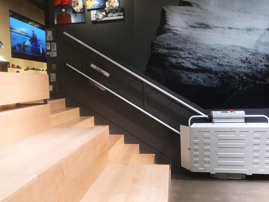 Delta • Wheelchair Lift • Savaria Asia