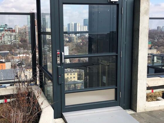 Savaria V-1504 Vertical Platform Lift - enclosed - rooftop