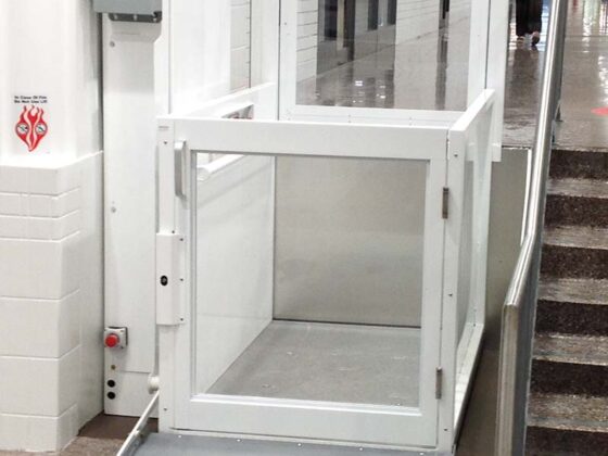 Savaria V-1504 Vertical Platform Lift - unenclosed